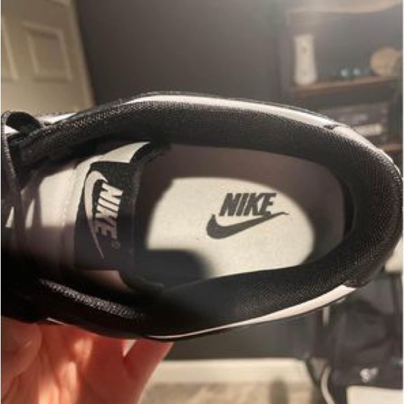 Men’s panda dunks size 11
In great condition
Comes with box - Picture 5 of 5